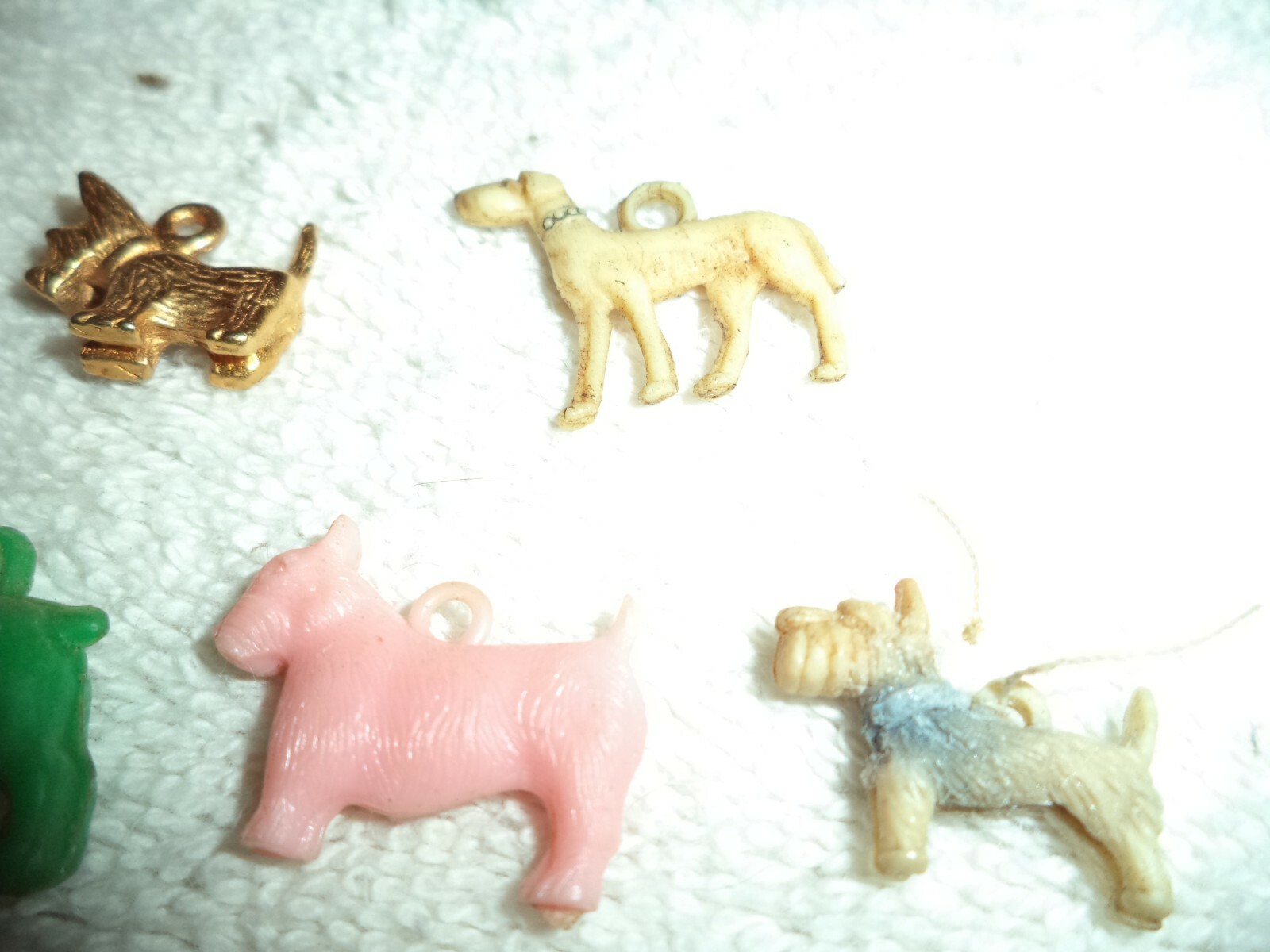 Vintage Lot of 7  Plastic & metal  Cracker Jack Gumball Toy Charms , Dogs