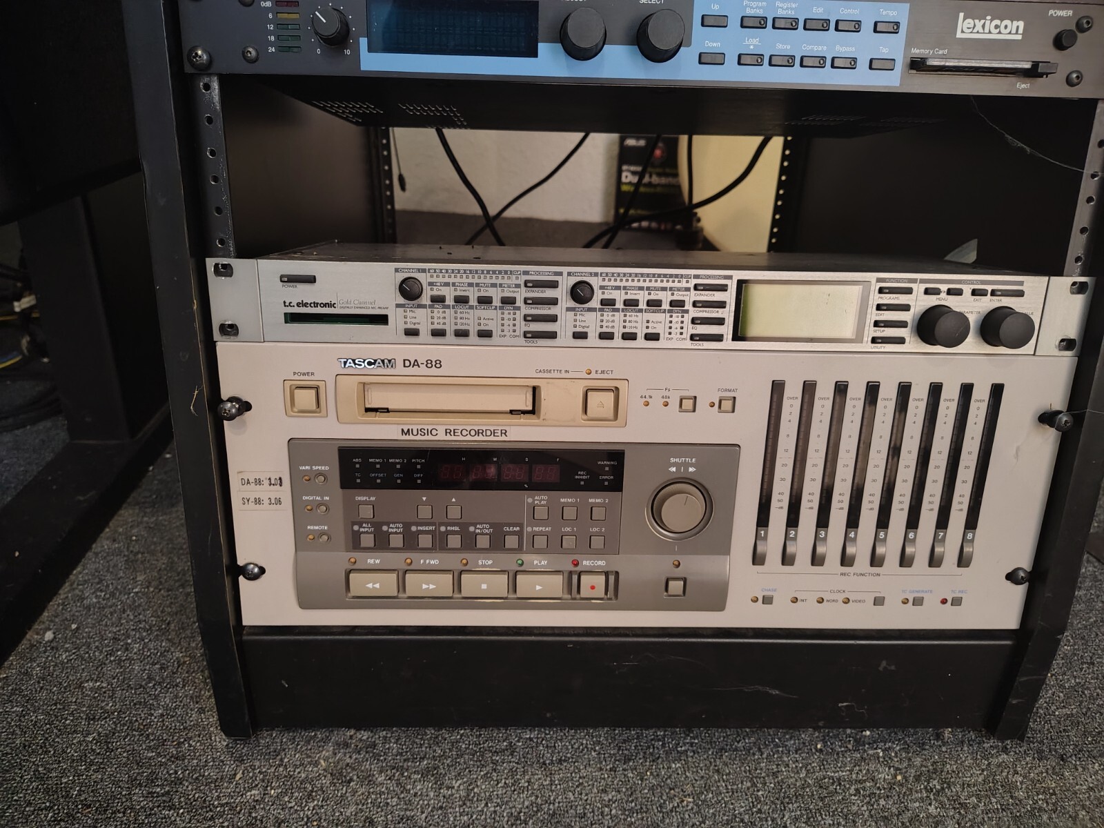 TASCAMマルチトラックレコーダー DA-88・実動品・ハードケース付き TASCAMマルチトラックレコーダー DA-88・実動品・ハードケース