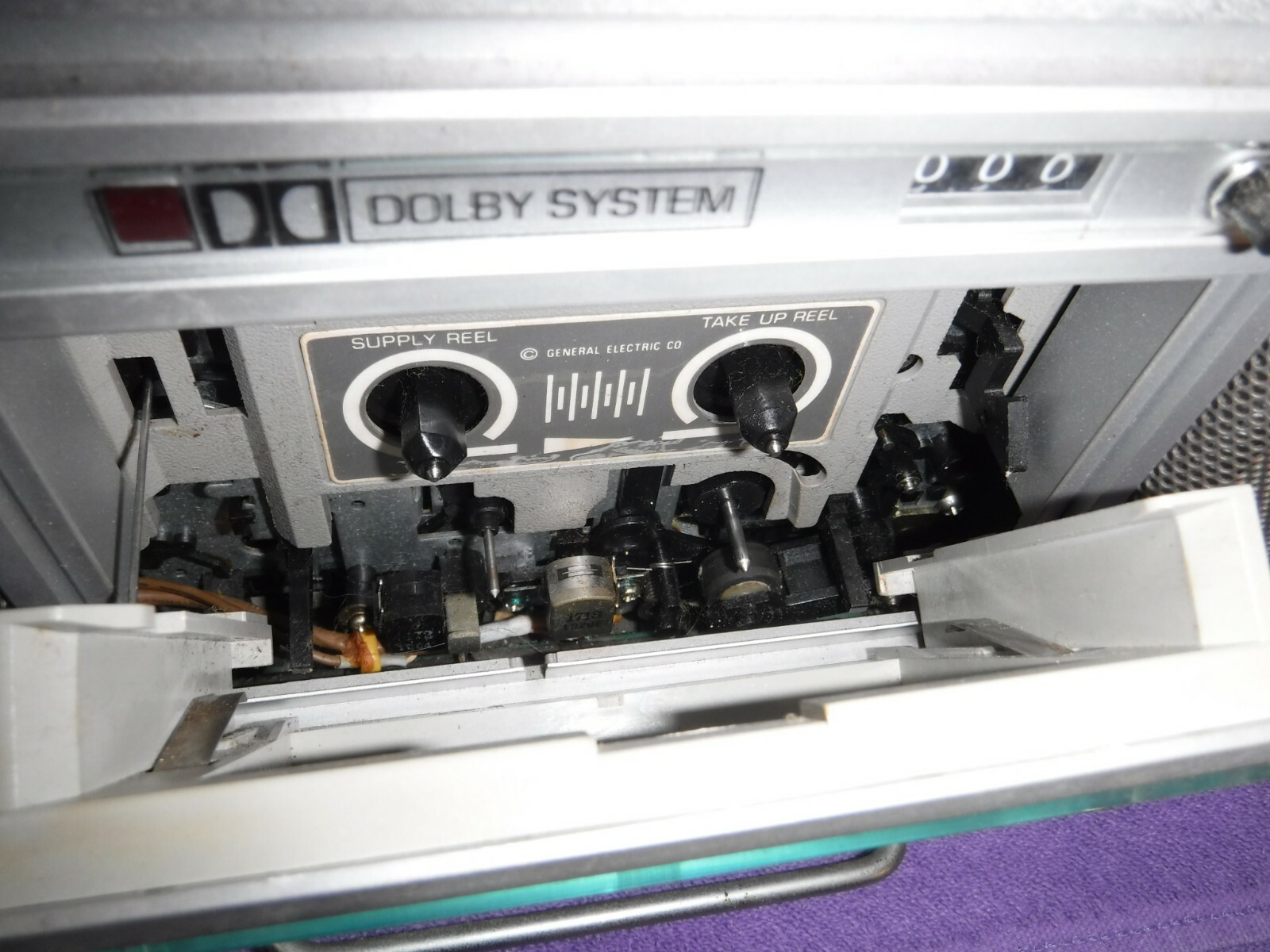 VINTAGE GE GENERAL ELECTRIC AM/FM RADIO/CASSETTE BOOMBOX~~MODEL 3-5286A