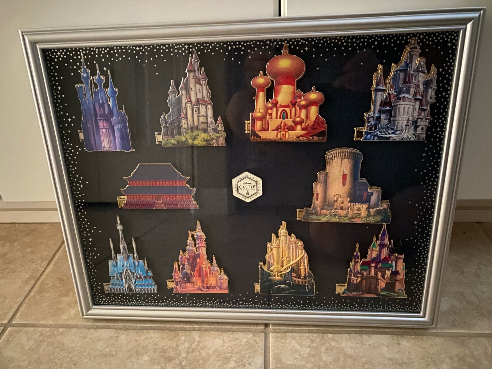 その他 Disney Castle Collection DisplayCase pin DISNEY CASTLE COLLECTION 10 PINS/COLLECTOR DISPLAY CASE +