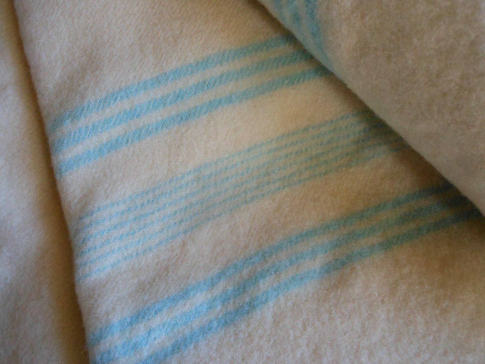 100% Wool Vintage/Retro Blankets