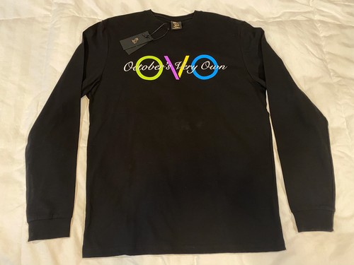 【October's Very Own】OVO ポケット 刺しゅうＴシャツ SCRIPT Script Logo T-Shirt - Black | October's Very Own