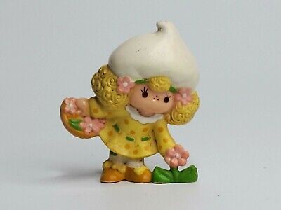 Strawberry Shortcake Mini Figure Lemon Meringue Picking Flowers Basket 1981
