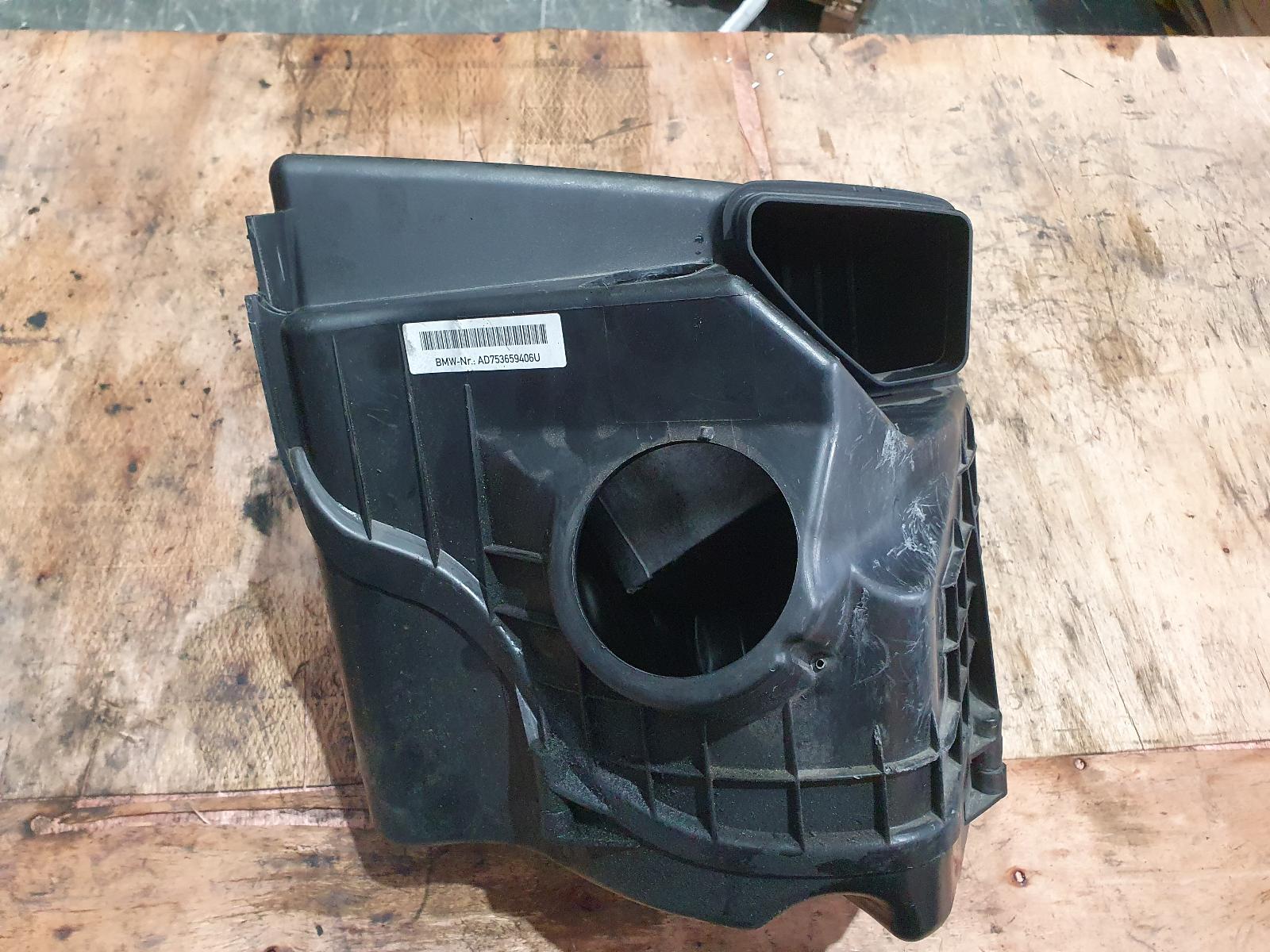 2007 Bmw 1 Series E82/E87/E88  AIR CLEANER/BOX 2.0 PETROL 10/04-09/13 image 2