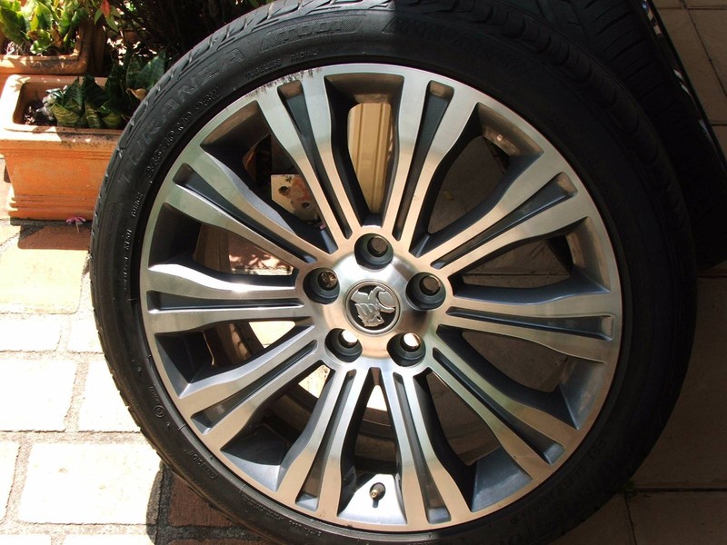 [QLD] 2013 VF1 CALAIS V RIMS/TYRES (3) Just Commodores