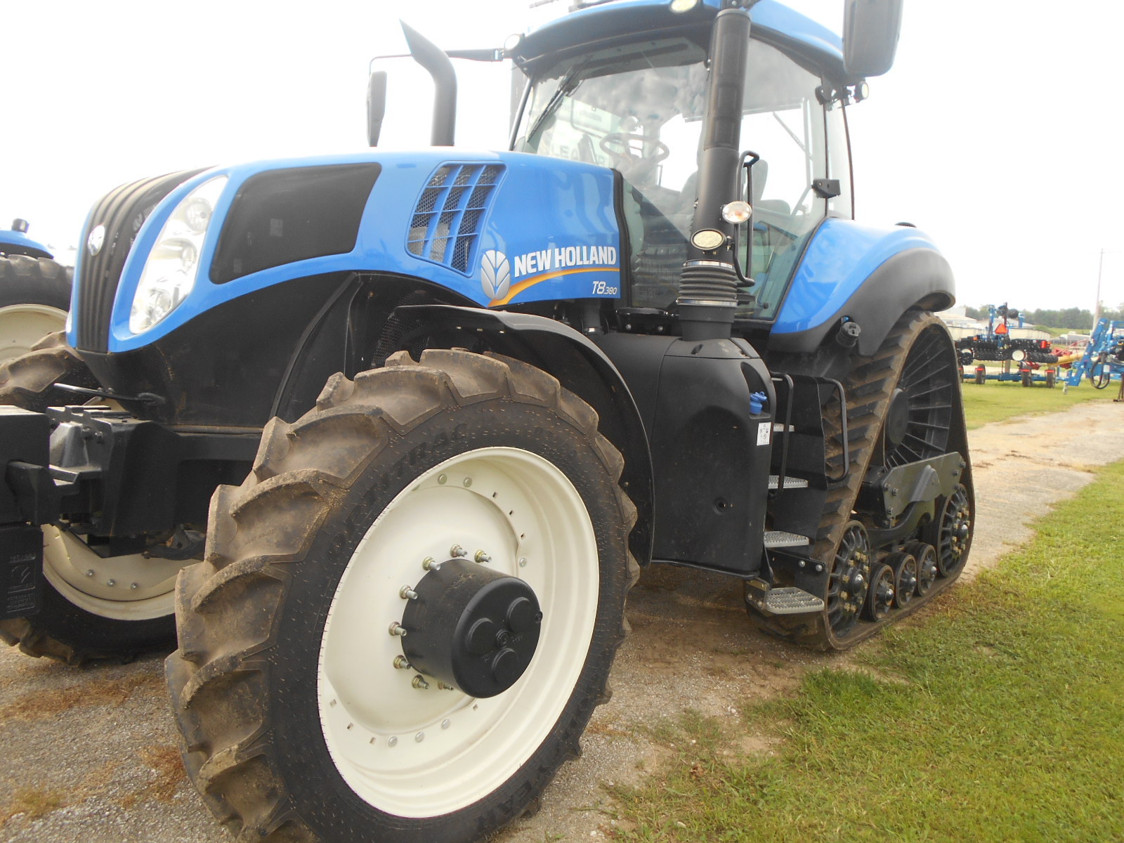 2015 NEW HOLLAND T8.380 TRACTOR // 18 INCH SMARTTRAX // SN = ZERE09146