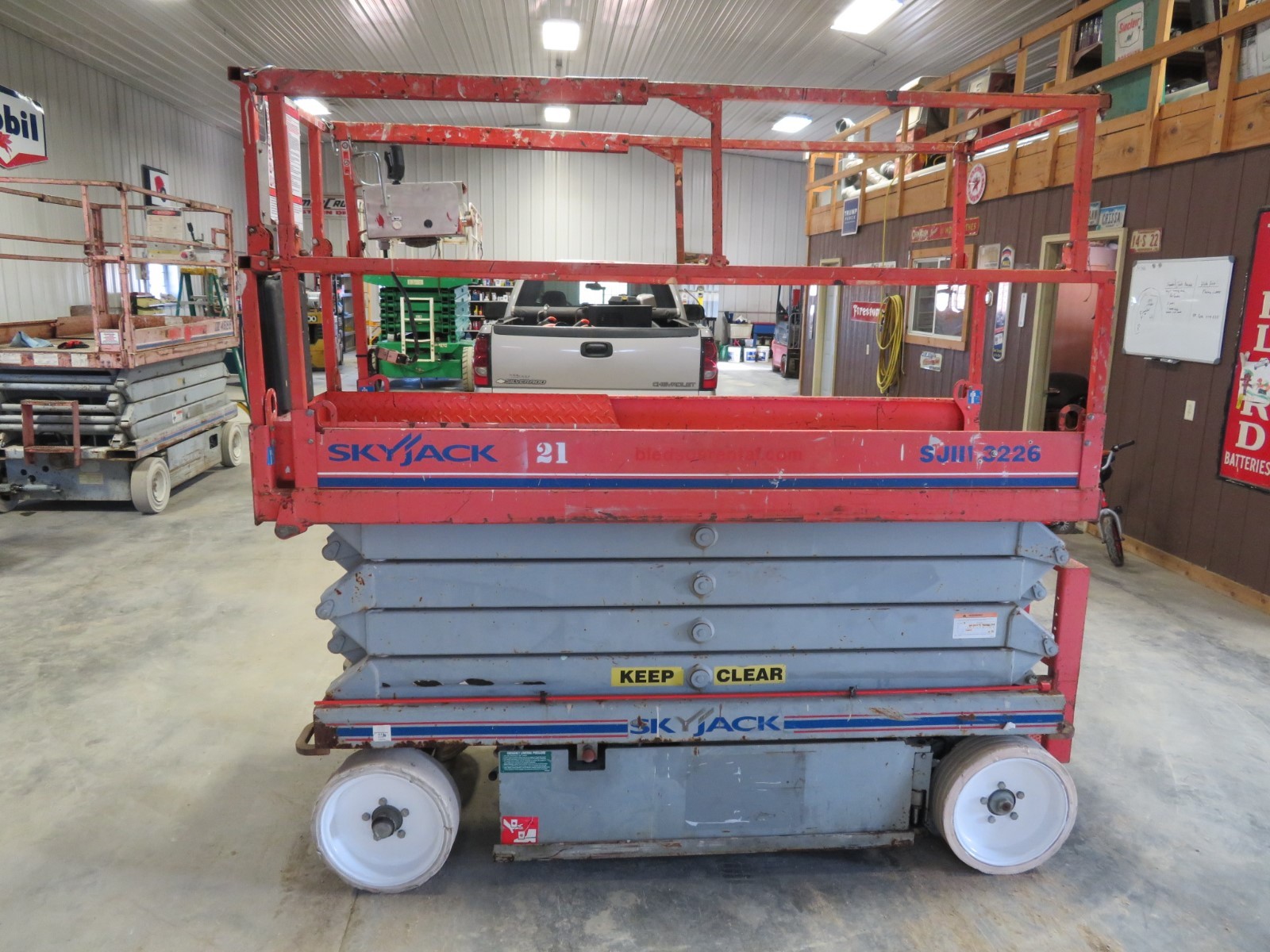 2007 SKYJACK 3226 PLATFORM  SCISSOR LIFT VERTICAL MANLIFT AERIAL LIFT JLG Iowa