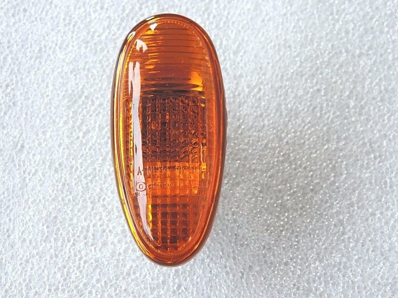 ミラーマン ミニブリキ Amazon.com: Genuine Mitsubishi Fender Side Marker Lamp Light