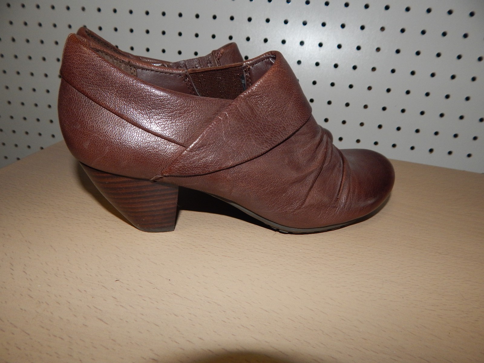Womens Bare Traps shoes - Lynessa - size 6 M - brown