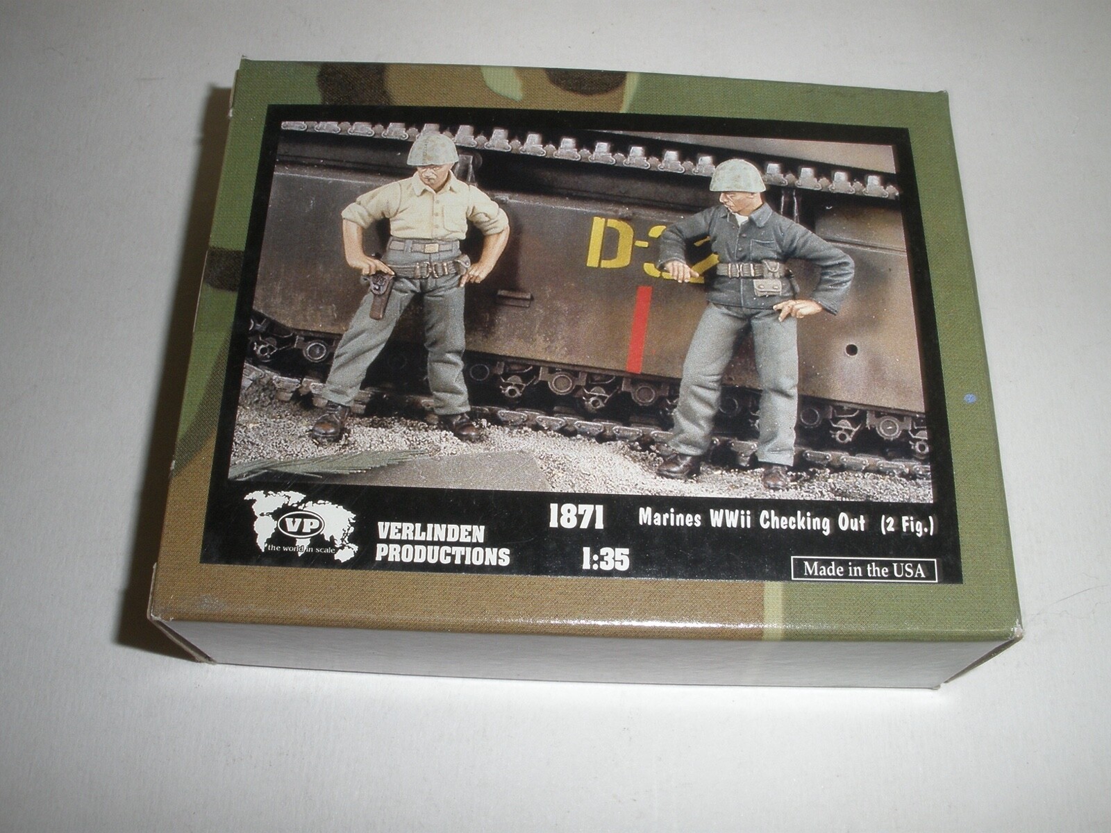 Verlinden 1/35 Scale Marines WWII Checking Out (2 figures) #1871 - NOS Verlinden 1/35 Scale Marines WWII Checking Out (2 figures) #1871 - NOS