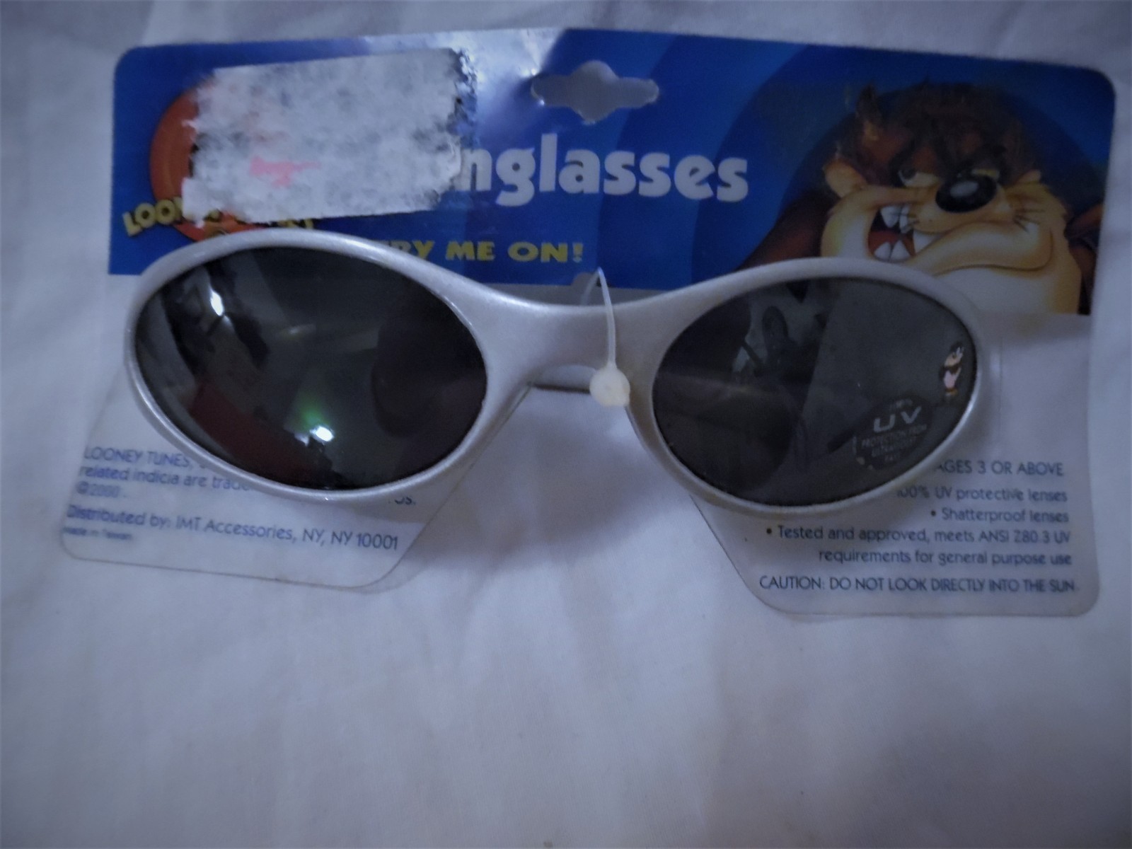 BRAND NEW  2000 WARNER BROS. LOONEY TUNES TAZ SILVER SUNGLASSES UV PROTECTION