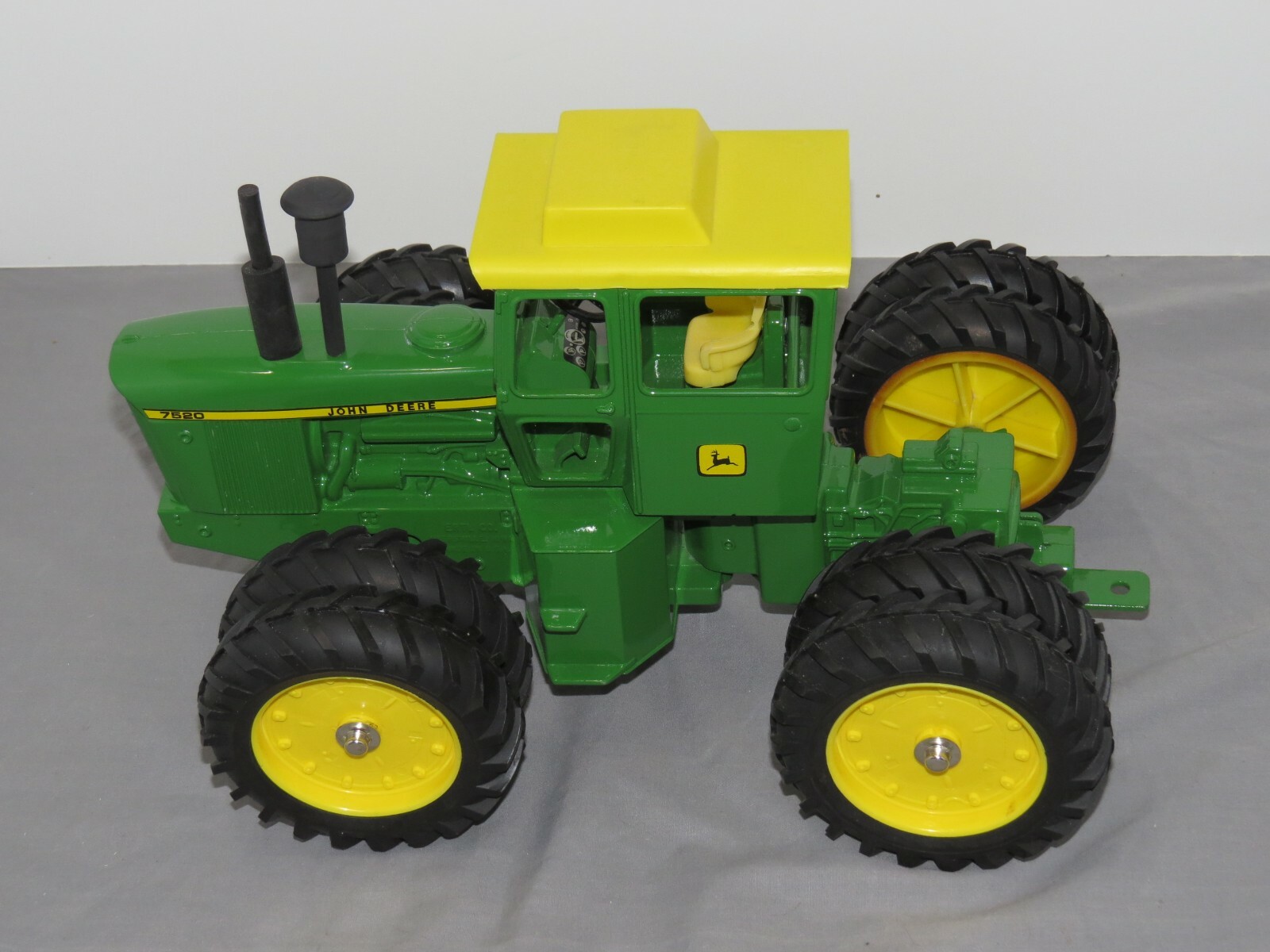 Vintage JOHN DEERE 7520 1:16 Toy Tractor 4WD RESTORED with Duals SHARP Beautiful