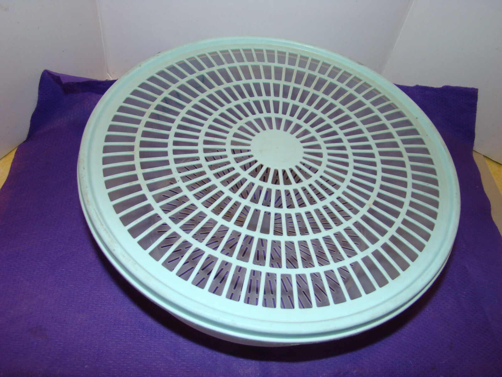 Tupperware Strainer Bowl Colander Sheer -Cool MInt Blue Lid- Berry Wash-EUC