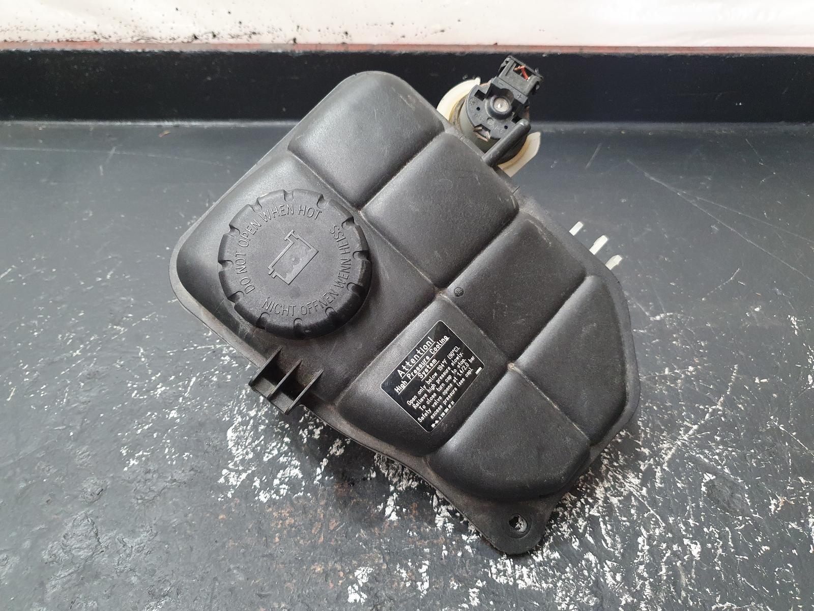 2005 Clk MERCEDES OVERFLOW BOTTLE C209 06/02-06/09 image 2