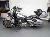 2015 Harley-Davidson CVO 1801 FLHXSE Street Glide