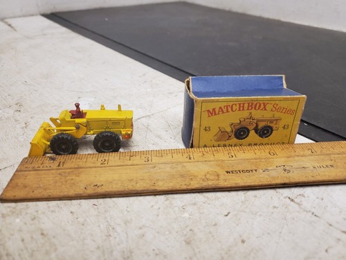 Vintage Matchbox series no. 43 Aveling-Barford Tractor