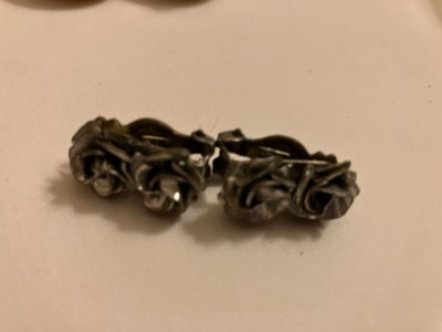 VINTAGE ESTATE SILVER TONE ROSE CLIP ON EARRINGS