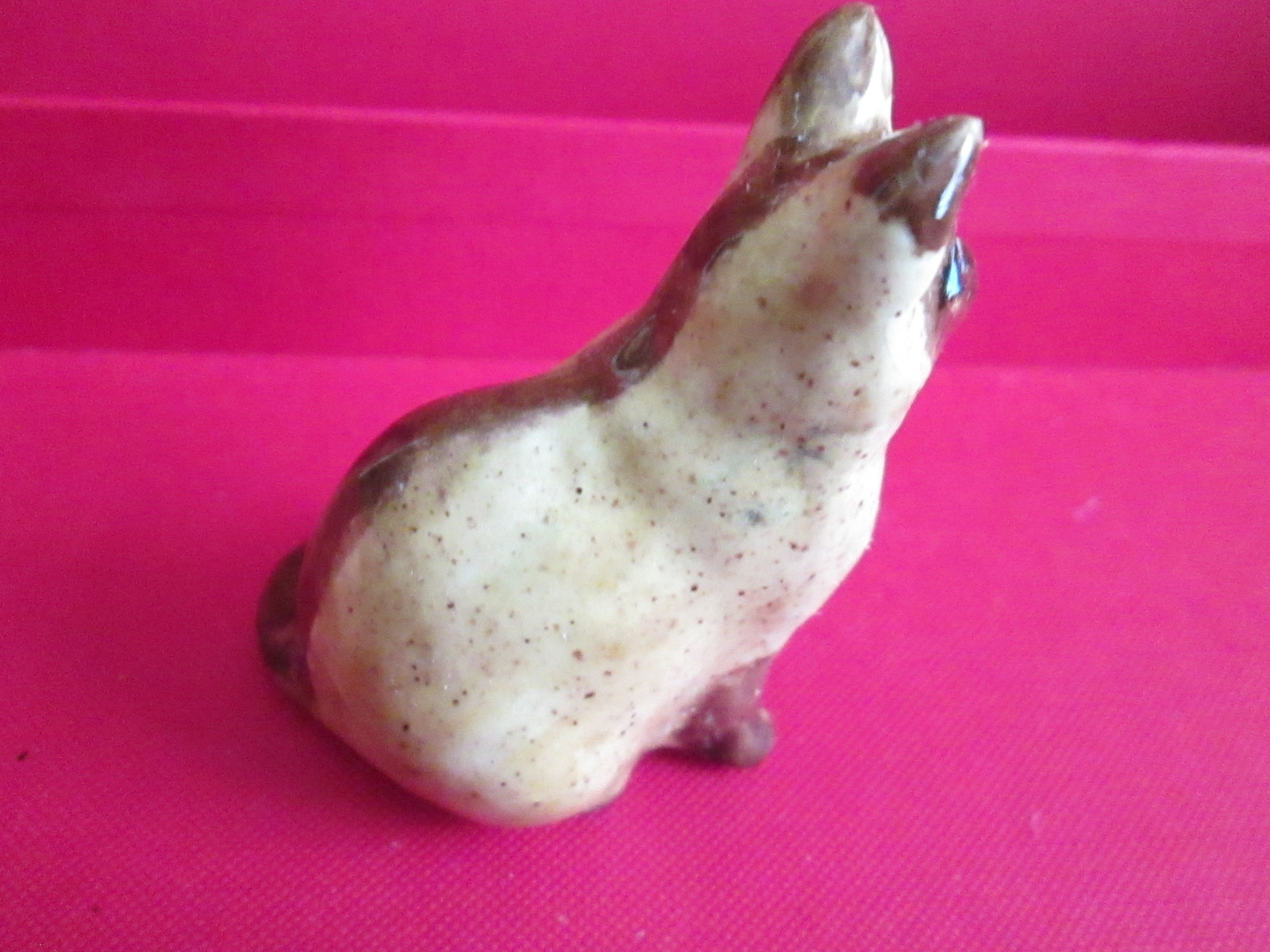 VINTAGE  SIAMESE  LADY CAT FIGURINE -  2 1/2