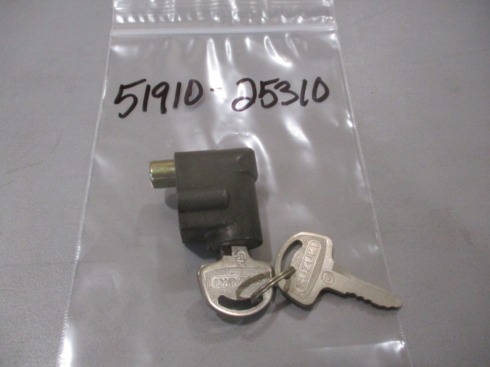 の NOS Suzuki OEM Steering Lock Assembly 1968-1975 T500 1969