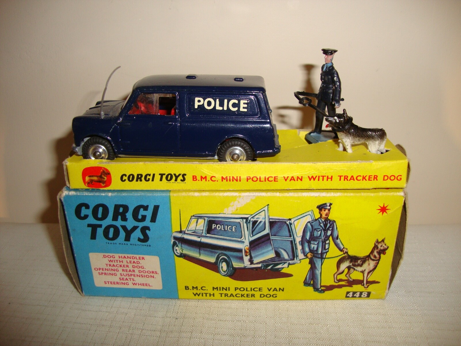 ミニカー CORGI MINI POLICE VAN with TRACKER DOG CORGI 448 B.M.C. MINI POLICE VAN WITH TRACKER DOG