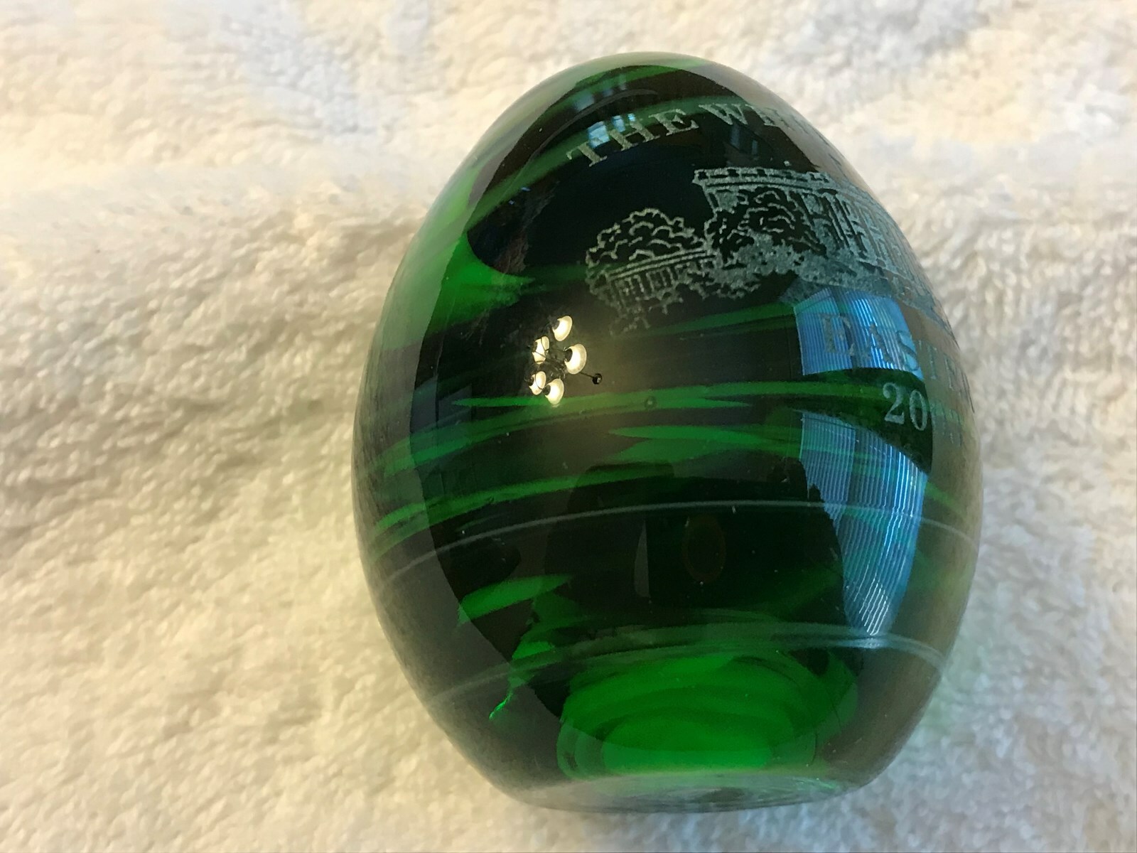 2003 White House Easter Egg / Green Swirl Glass