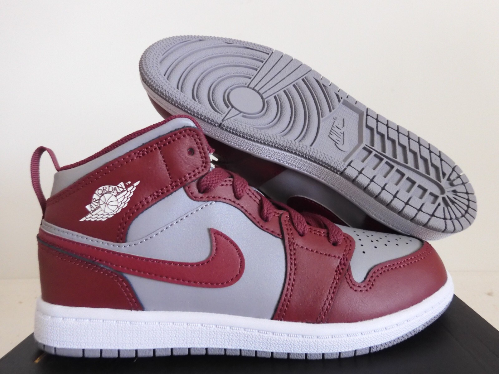 NIKE AIR JORDAN 1 MID (PS) CHERRYWOOD RED-WHITE SZ 3Y NIKE AIR JORDAN 1 MID (PS) CHERRYWOOD RED-WHITE SZ 3Y