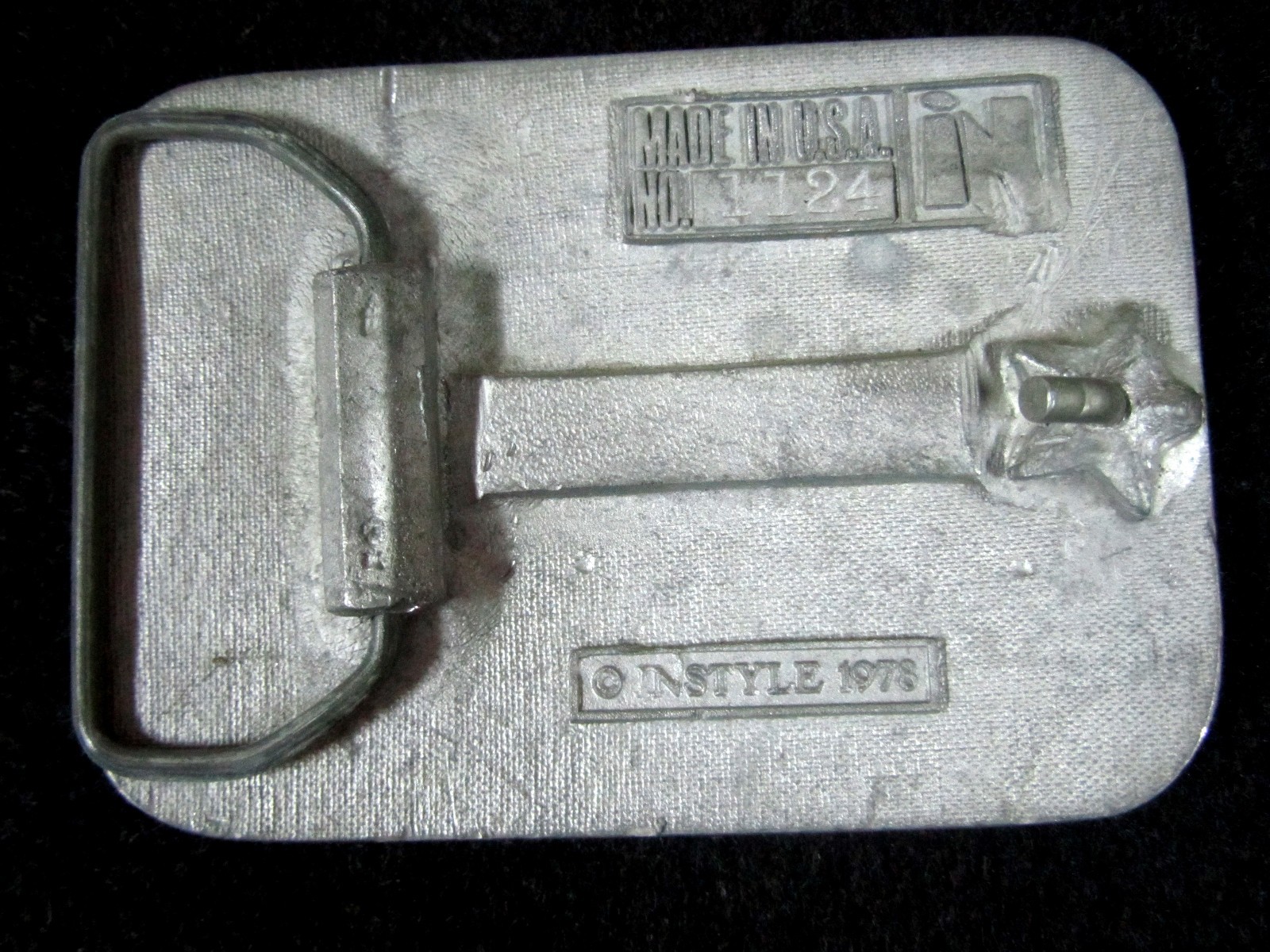 VINTAGE INSTYLE MUSCLE MAN / BAR BELLS  BELT BUCKLE 1978 USA  #1124