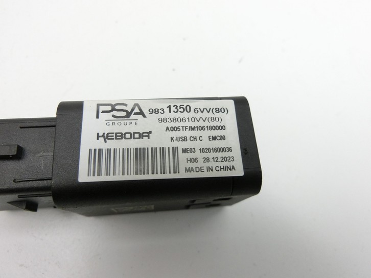 Peugeot 2008 II CMP 23-26 USB-C Buchse Anschluss Peugeot 2008 II CMP 23-26 20.20.2020 98313506VV 98380610VV gebraucht Bild 4