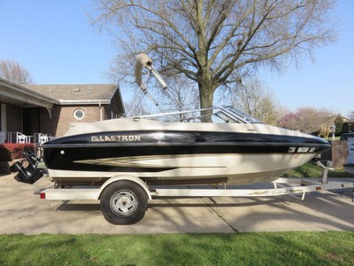 2005 Glastron MX-185 Ski Boat Runabout Boat. Bowrider Boat