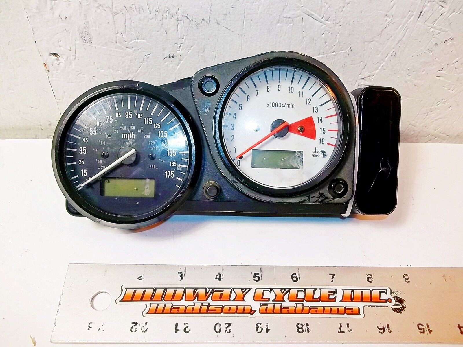 SUZUKI 97 GSXR600 SPEEDOMETER METER GAUGE 34120-34E30 GSX-R SUZUKI 97 GSXR600 SPEEDOMETER METER GAUGE 34120-34E30 GSX-R