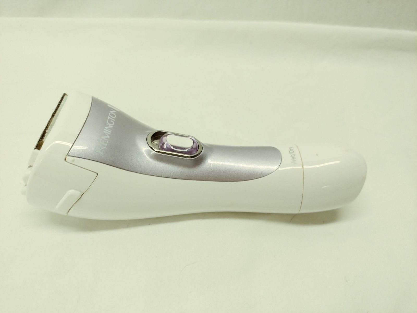Remington WDF-4840  Wet Dry Rechargeable Razor Purple and White With Charge Base