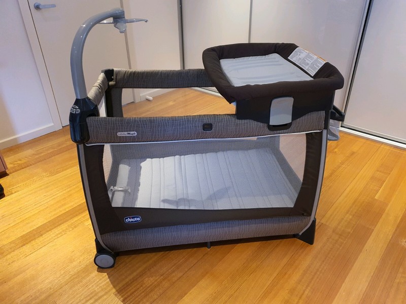 chicco lullaby easy travel cot