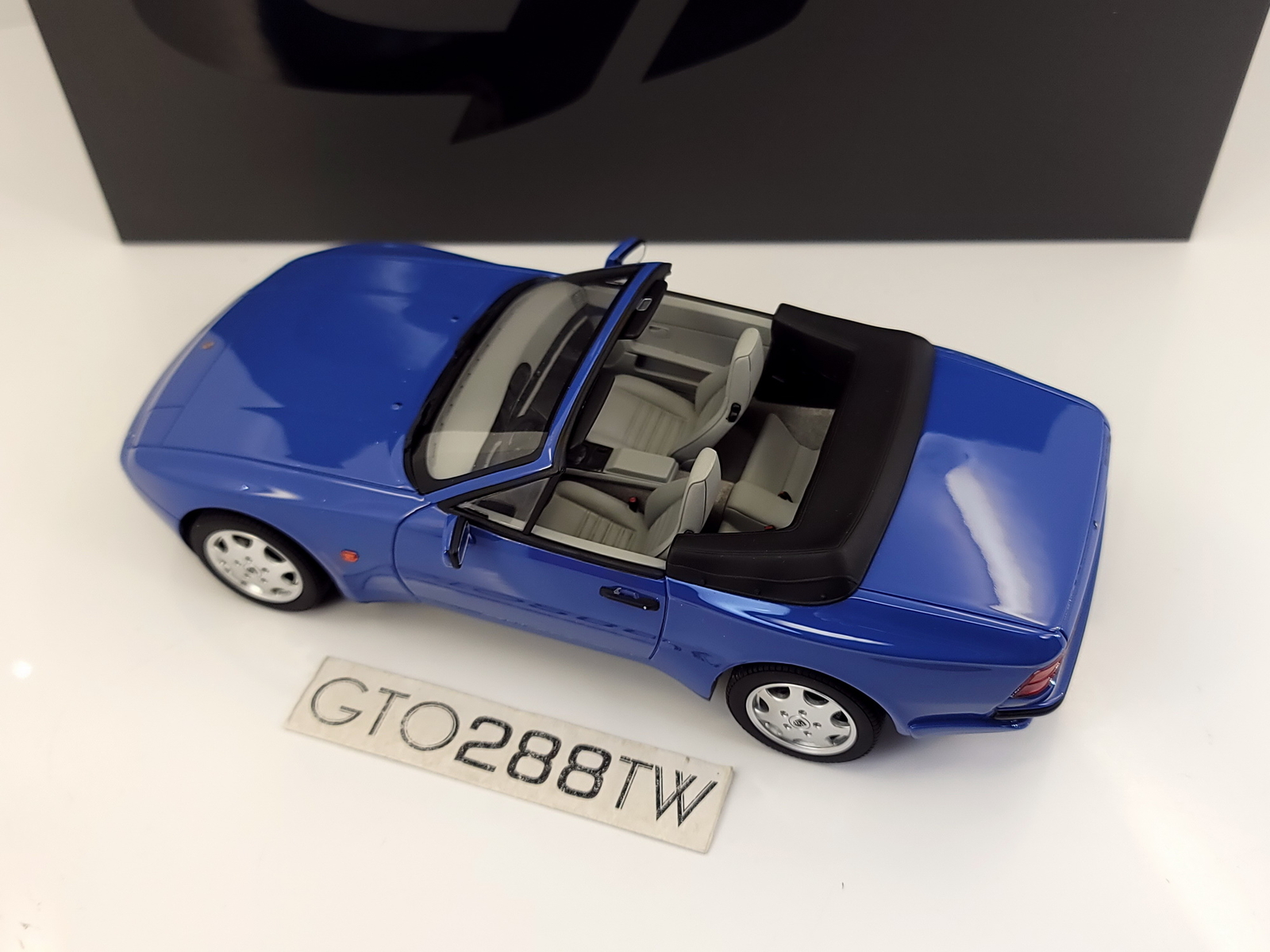 GT Spirit 1:18 scale Porsche 944 Turbo S2 Cabrio/Cabriolet 1989