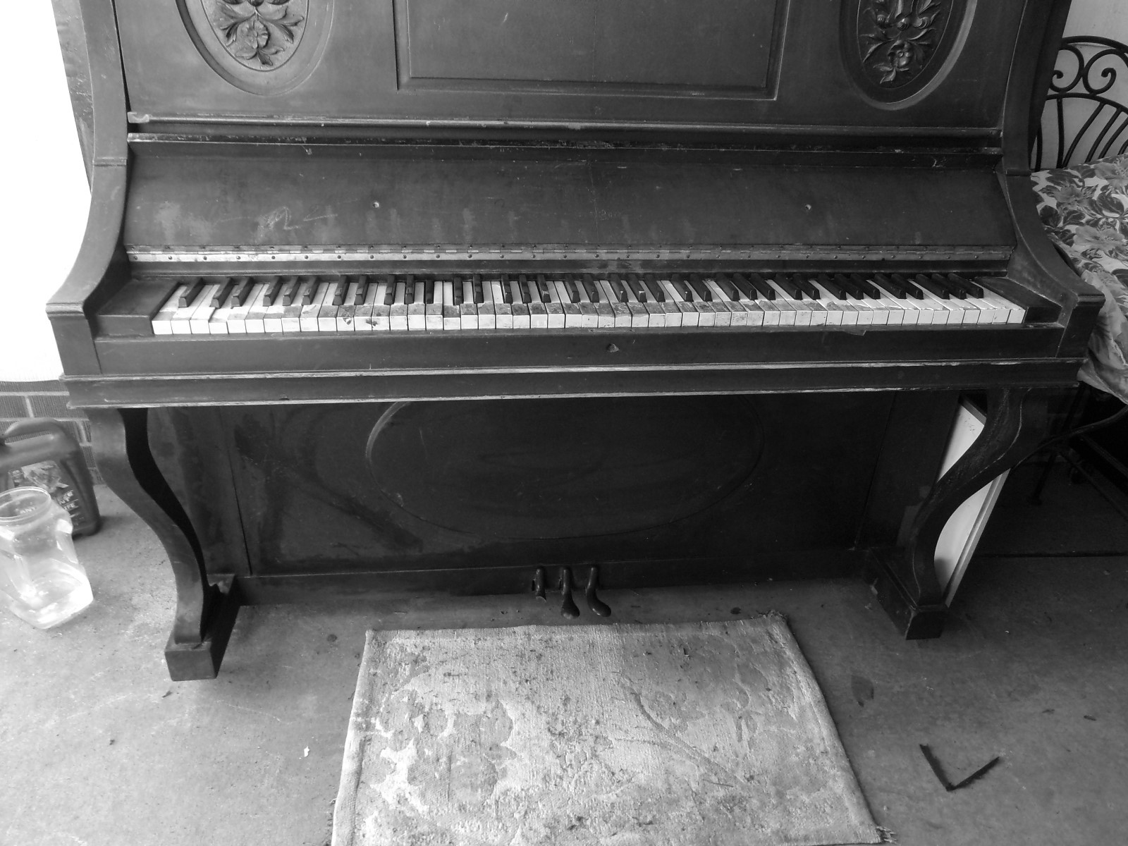 LUGWIG 1900-1901 PIANO UP RIGHT  PICK UP  only/ make offer/ must go