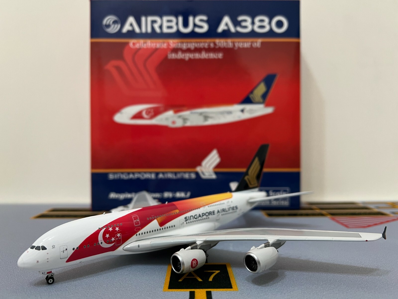 Phoenix 1/400 Singapore Airlines for Airbus A380 9V-SKU 70th
