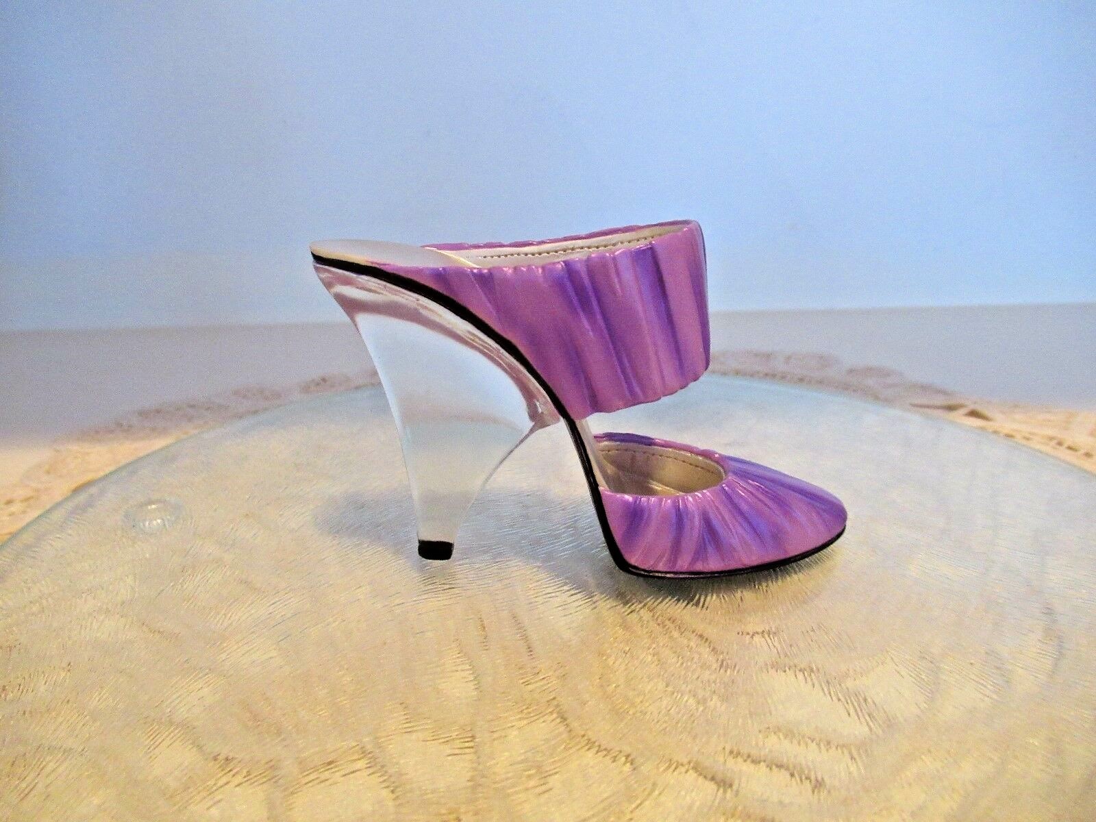 JTRS JUST THE RIGHT SHOE  # J110101.  BANDITA.  2011.  Miniature shoe.