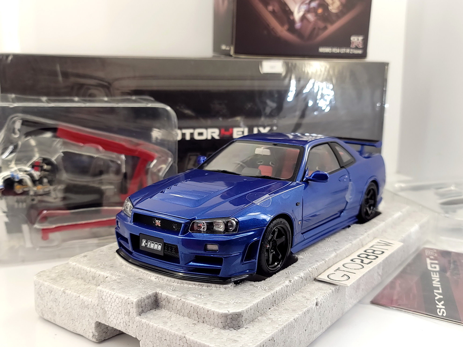 Nissan Skyline GT-R R34 1/18 スケールモデル MotorHelix MH 1:18 Nissan Skyline R34 GT-R Nismo Z-Tune