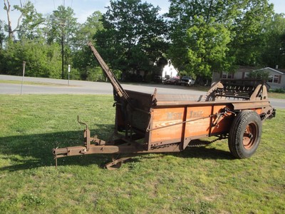 NICE NEW IDEA  MODEL NO. 206  GROUND DRIVEN MANURE SPREADER