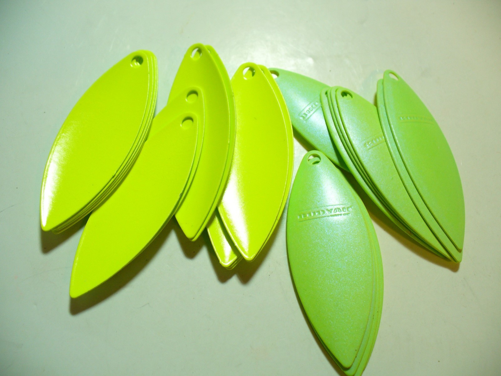 25 #4.5  willow blades 2 COLOR *chartreuse* both sides painted REDUCED