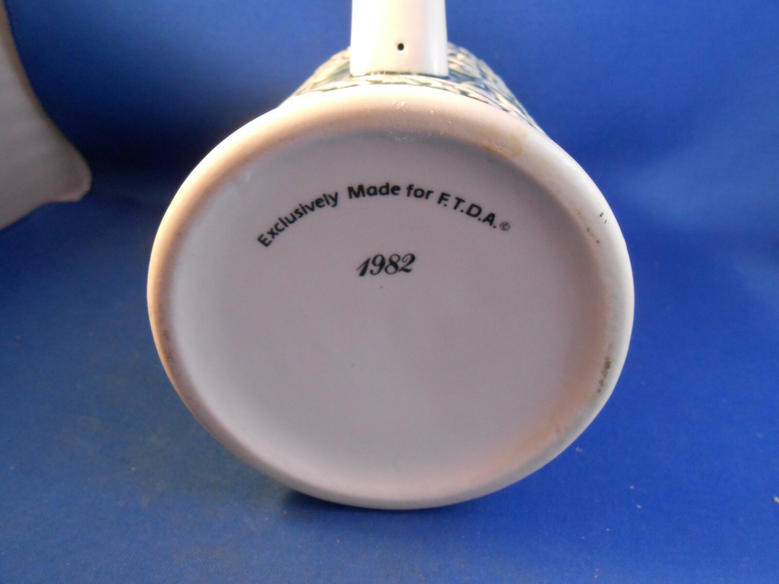 F.T.D.A. STEIN 1982 SHOWS A DANCING COUPLE STANDS ALMOST 6 INCHES NICE