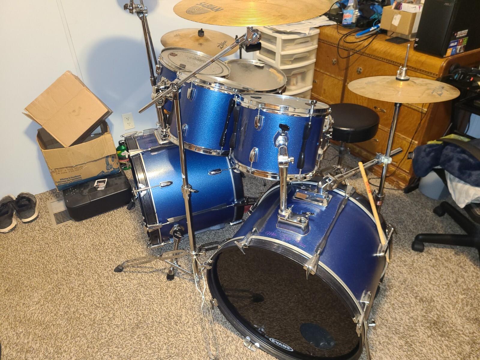 Pearl double bass drum set complete with 2 snares, new paint