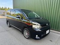 Toyota Voxy 2.0 Petrol Automatic Luxury 7 Seater 2012 Black 73000 Miles 