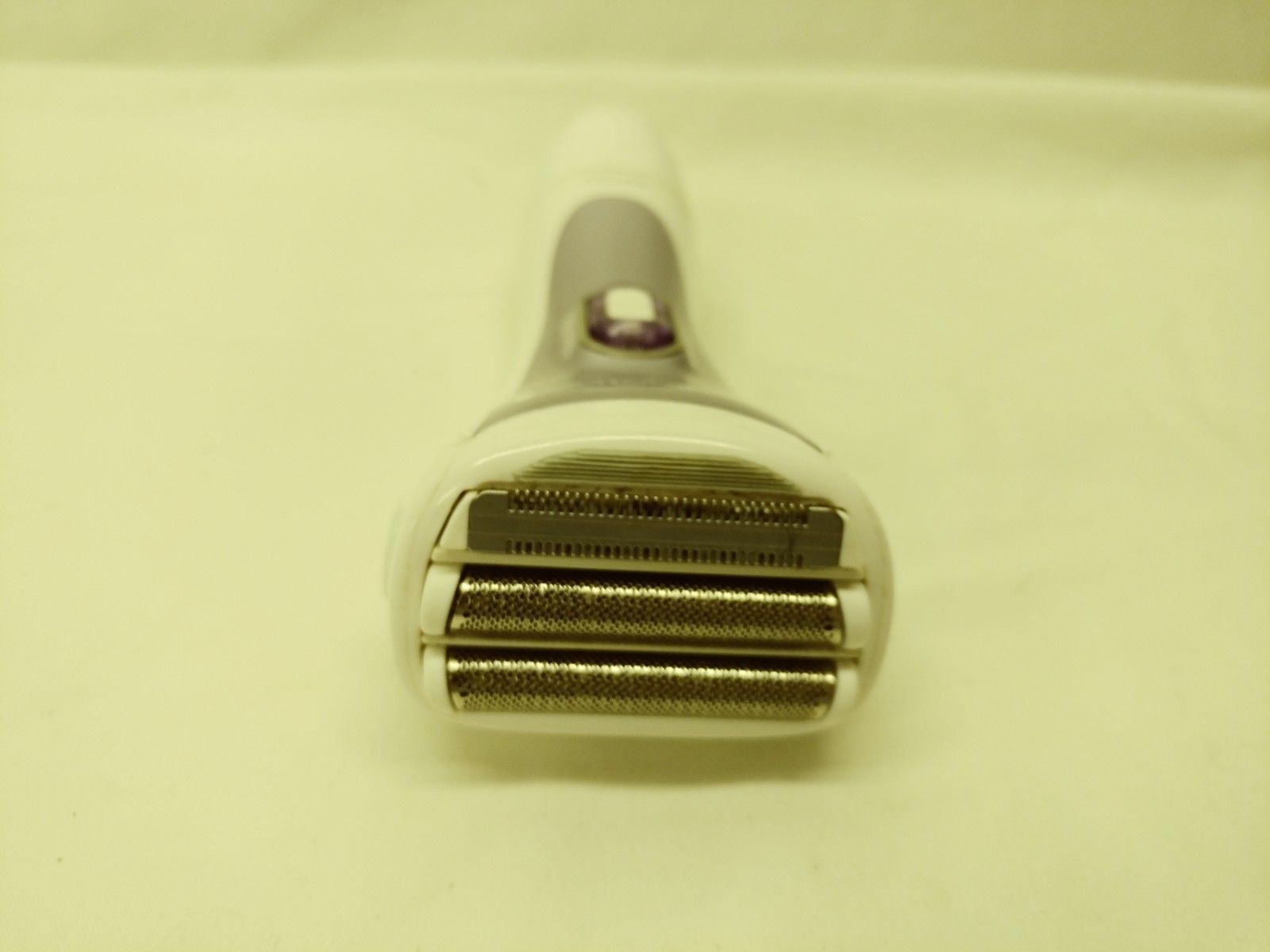 Remington WDF-4840  Wet Dry Rechargeable Razor Purple and White With Charge Base