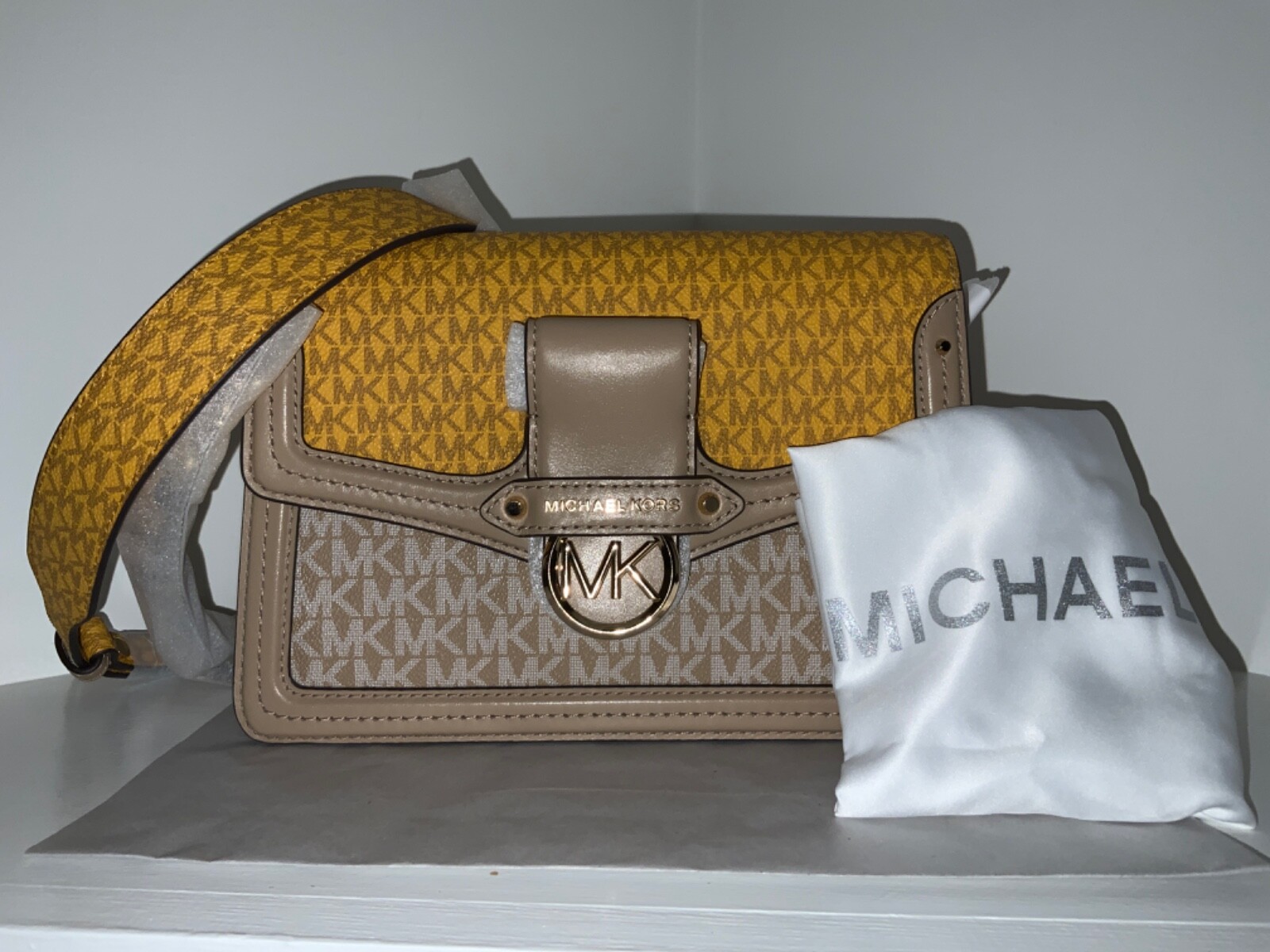 MICHAEL KORS JESSIE ミディアム MK フラップショルダー