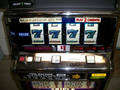 IGT S2000 TRIPLE LUCKY MAGIC 7777's 4 REEL SLOT MACHINE