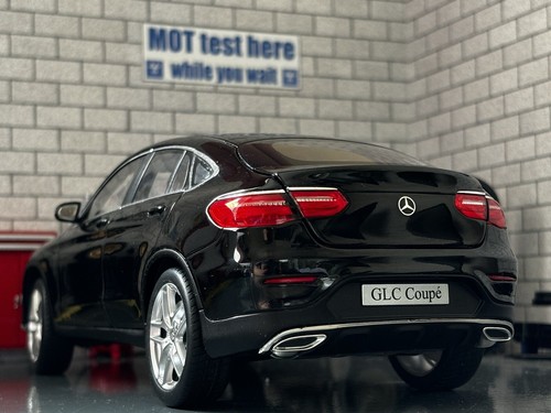 302-014 iScale 1/18 メルセデスベンツ GLC ブラック 1:18 *BOXED* 2015 MERCEDES-BENZ GLC Coupe (Black) 5dr LHD