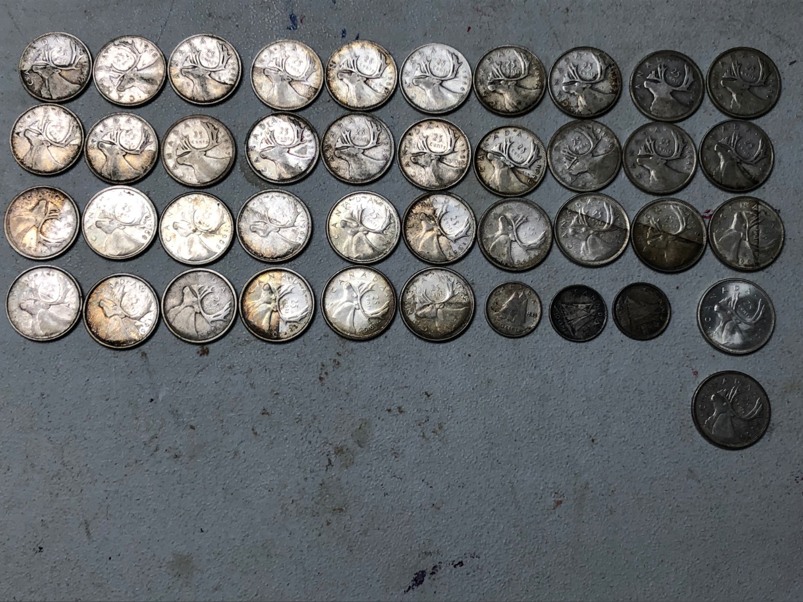 Mixed Lot Of Silver Canadian Coins. 1940's, 1950's And 1960's Quarters And Dimes
