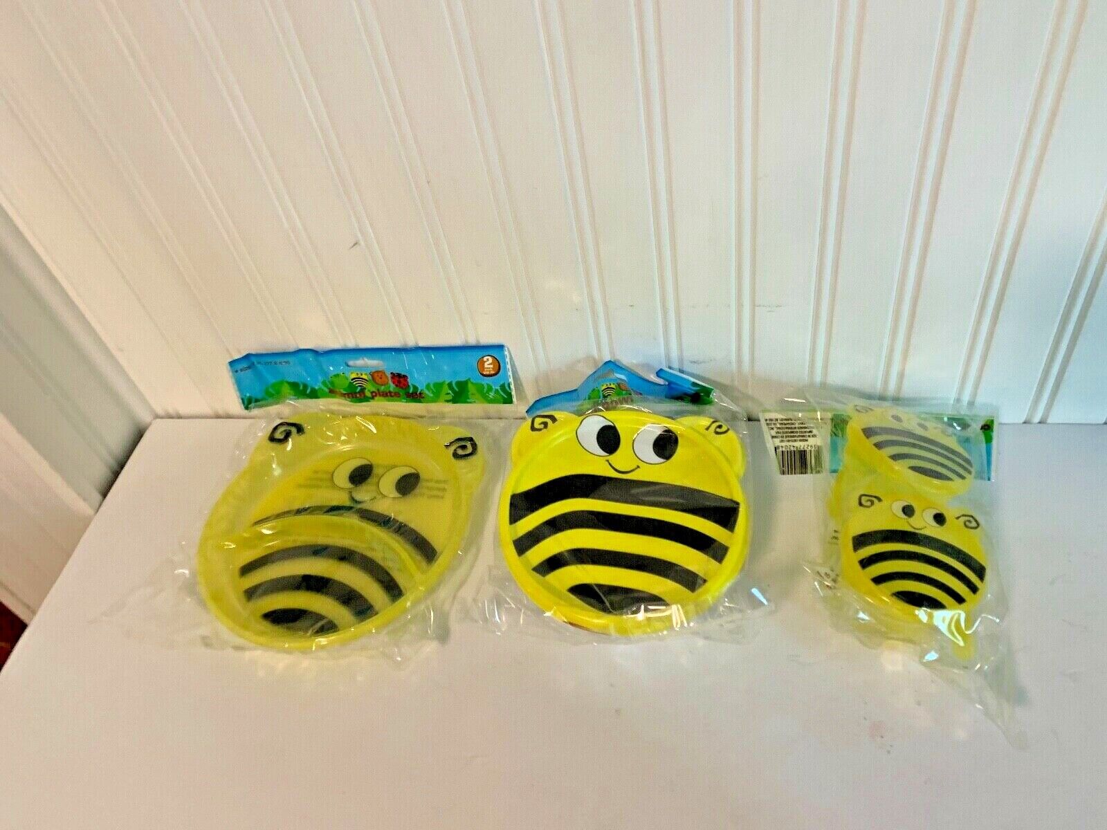 New Bumblebee 5 pc Set 2 Snack Containers spoon 2 divided plat...