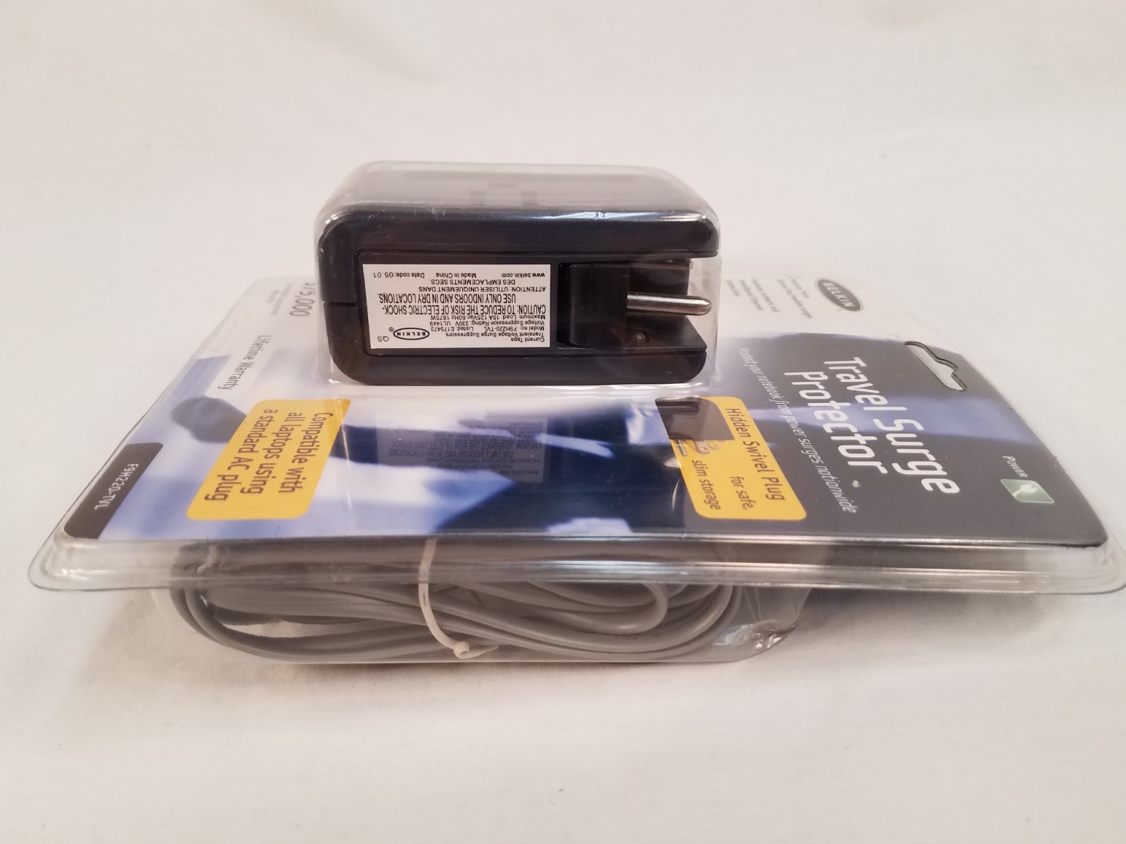 New Belkin Travel Surge Protector with Hidden Swivel Plug F9H220-TVL