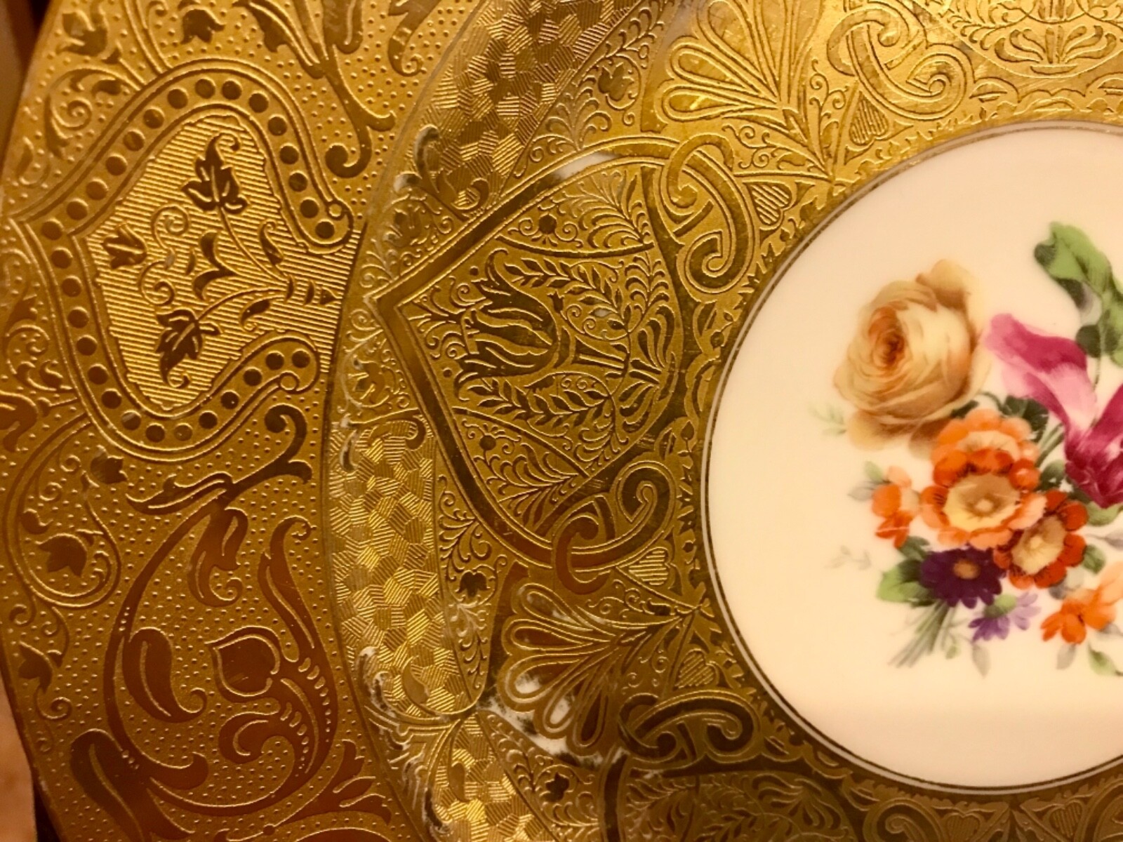 Vtg Hutschenreuther Selb Bavaria Heavy Gold Encrusted 10 7/8 Dinner Plate Floral
